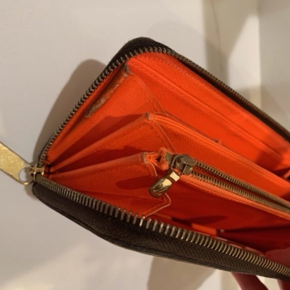 Authentic Louis Vuitton Graffiti zippy wallet case - Picture 5 of 13